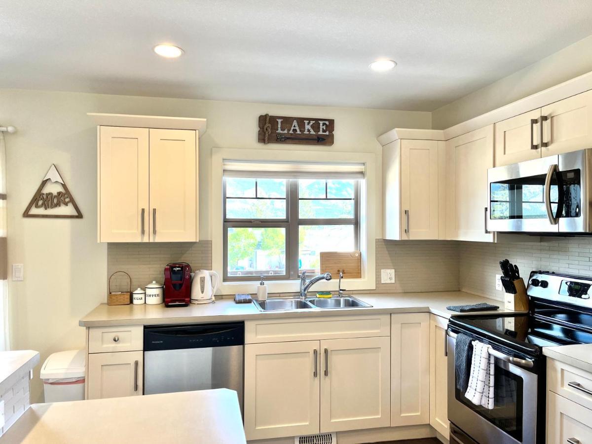 Perfect Base Invermere 3Bd Townhouse Mt Views With Garage ภายนอก รูปภาพ